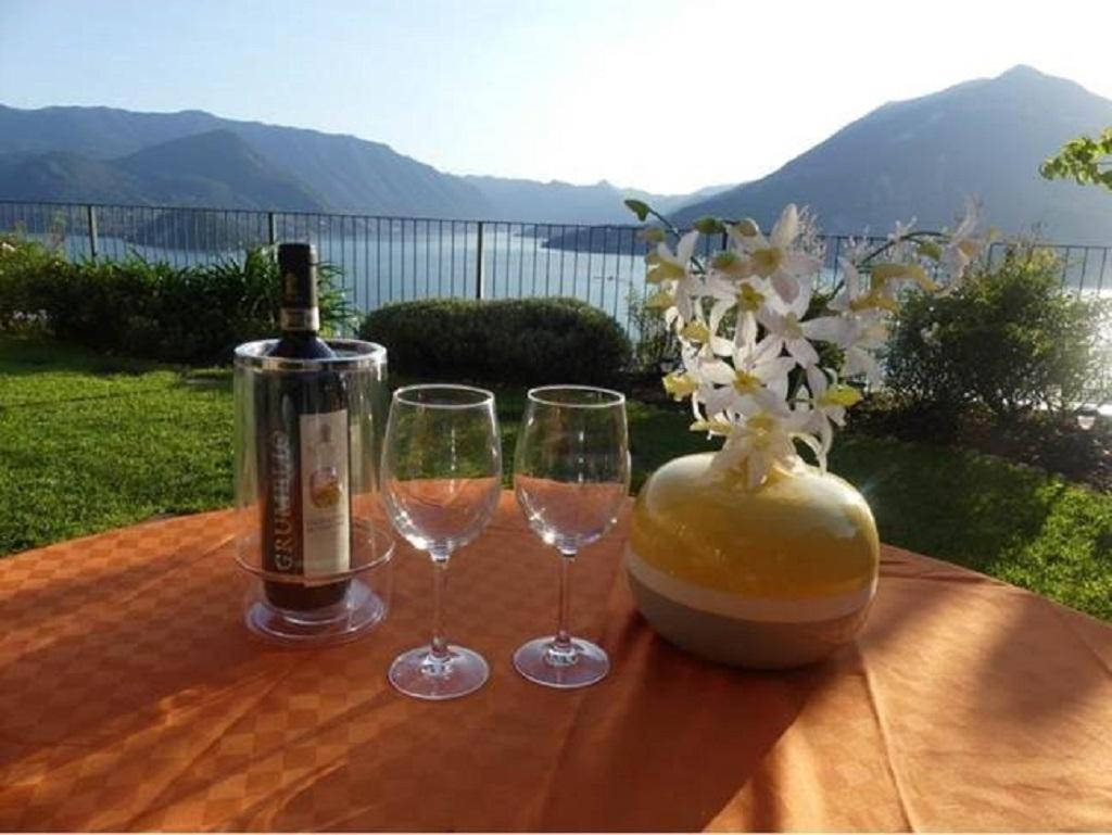 Vista Paradiso I - Garten Ferienwohnung Perledo Esterno foto
